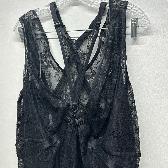 Torrid Lacy Bondage Bodysuit Neck Harness Semi Sheer Lace Black Plus Size 6X - Picture 3 of 9